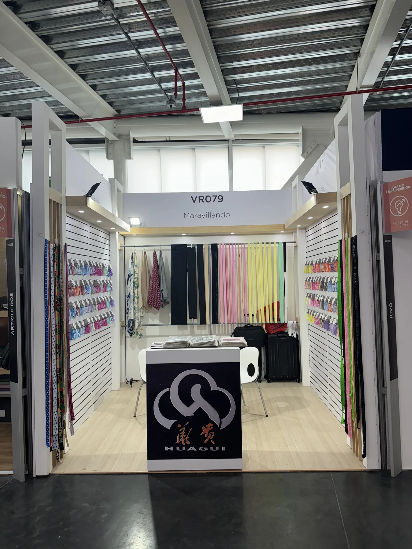 Huagui elastic webbing display at booth VR079 in Medellín, Colombia in 2026